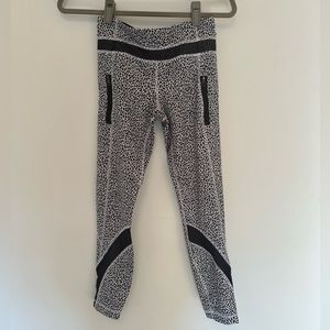 Low rise Lululemon leggings (Size 4). Length 21 inches